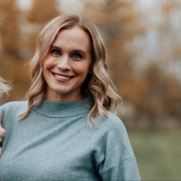 Meet the Posher Other - Meet your Posher, Sara